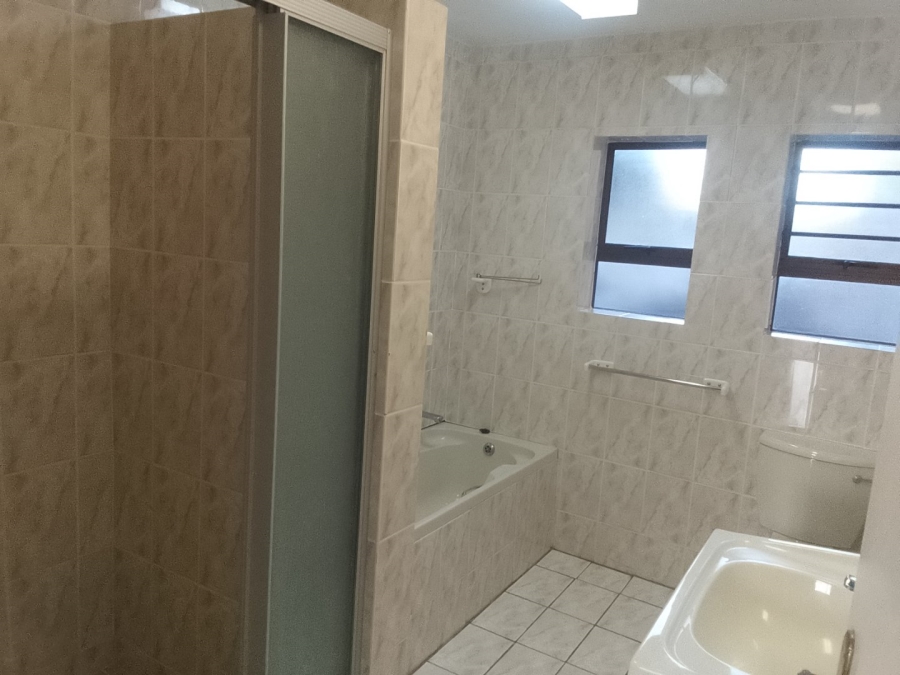 To Let 4 Bedroom Property for Rent in Sedgehill Western Cape